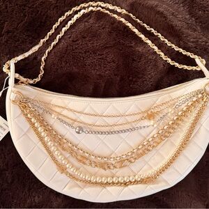 CHANEL White Quilted Hobo Bag with Chain and Pearl Accents